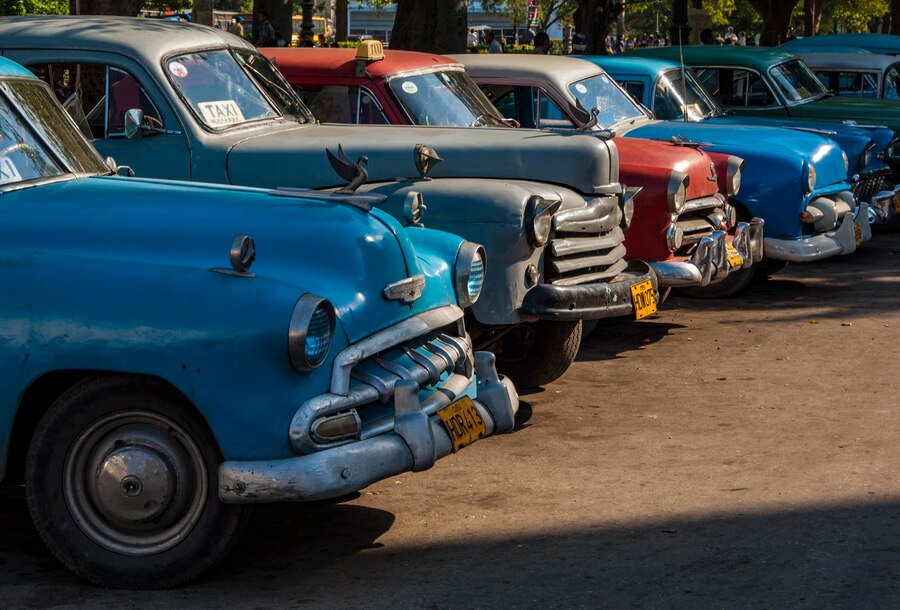 vintage car street city 1048944 2179617